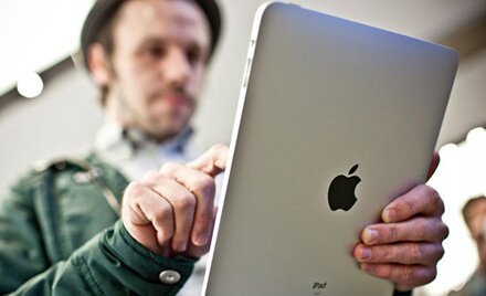 Россияне реже расстаются с iPad дома, в транспорте и на работе, чем большинство их европейских соседей